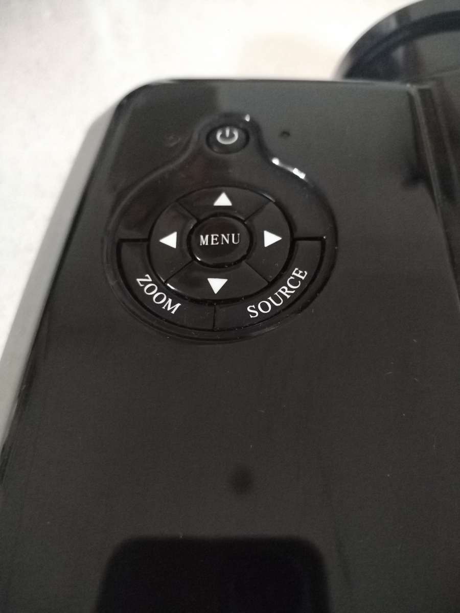 Crazy R1 Start! Movie Projector. 780 x 1280 Resolution XGA